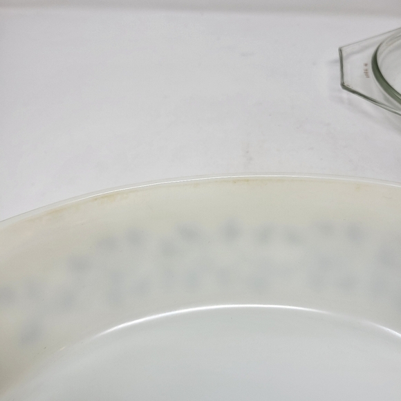 Pyrex Golden Grapes 045 2.5 Quart Casserole with Lid Vintage Promo Tan and Gold - Picture 13 of 13